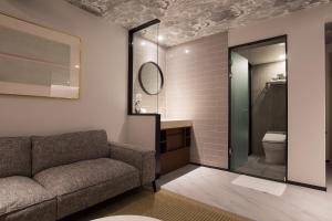 Brown-Dot Hotel Choeup