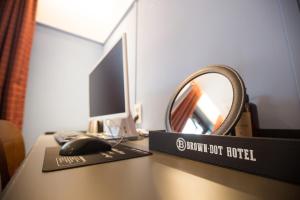 Brown-Dot Hotel Choeup