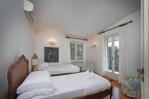 Villa Gecko, lovely family villa with private pool 100m from lake and shops, Villas Gardone Riviera - big - 11