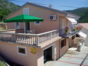 Apartments and rooms Bionda