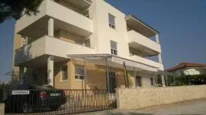 Apartmani Korenika - 布罗达里卡