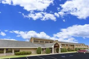 AmericInn by Wyndham Dickinson - Beach