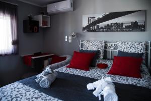 Romeo & Juliet -Modern & Stylish Apartment With City View in Egaleo-Athens