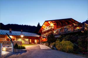 Hotels Hotel La Ferme du Chozal, Chalet de tradition : photos des chambres