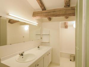 Maisons de vacances Mansion in Aquitaine with Private Pool : photos des chambres