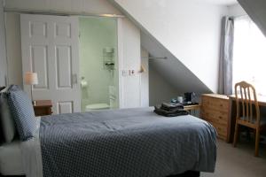 Single Room with Private Bathroom room in Dean Park Guest House