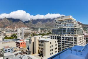 Backup-Powered Trendy NY City Apartment at Table Mountain