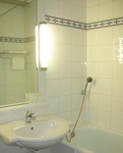 Hotels Hotel inn Grenoble Eybens Parc des Expositions Ex Kyriad : photos des chambres