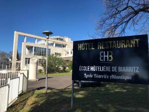 Location gîte, chambres d'hotes Hotel Biarritz Atlantique - Lycée Hotelier - Management School dans le département Pyrénées Atlantiques 64