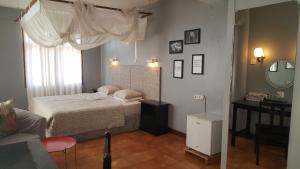 Q2 Bar & Guesthouse