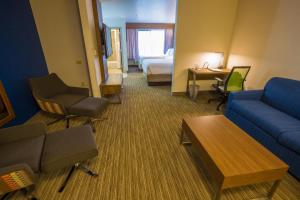Suite with Two Queen Beds room in Holiday Inn Express Hotel & Suites Pasco-TriCities an IHG Hotel