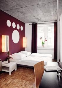 Double Room room in Five Elements Hostel Frankfurt