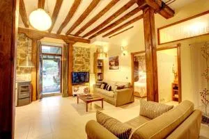 Casa Rural Siguenza Domus 200m2 de Vivienda y Exterior - Saúca