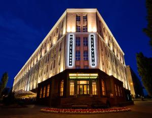 Alfavito hotel, 
Kiev, Ukraine.
The photo picture quality can be
variable. We apologize if the
quality is of an unacceptable
level.
