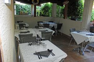 Hotels Hotel restaurant MARTINEZ : photos des chambres