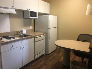 Queen Studio - Non-Smoking room in Extended Stay America Suites - Houston - NASA - Bay Area Blvd