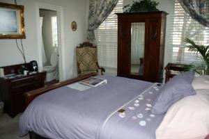Standard Queen Room room in Woodrow House Bed & Breakfast