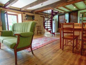 Maisons de vacances Quaint Cottage in Juillac with Private Garden : photos des chambres