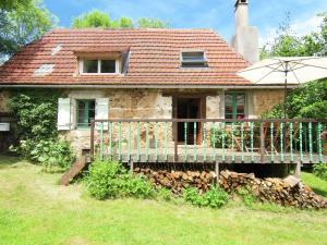 Maisons de vacances Quaint Cottage in Juillac with Private Garden : photos des chambres