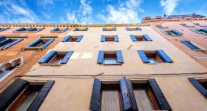 The Lions House APT1