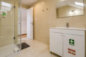 Home Out Rooms & Apartments