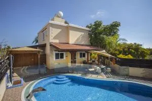 Ayia Napa Tropical Beach Villa - Phrenaros
