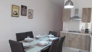 Carina Court Apartment