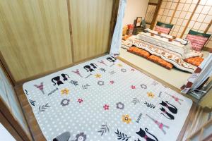 City Center 200 Years Old Traditional House Next to 2 Train Lines