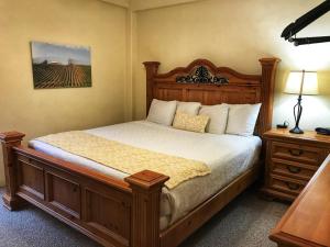 Suite with Balcony room in Pismo Beach Hotel