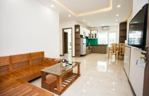 Căn hộ nhìn ra Núi (Apartment with Mountain View)