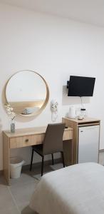 Sunny Napa Apartments