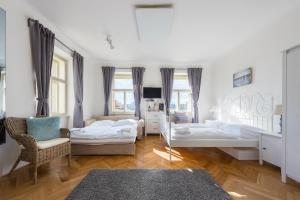 Charles Apartment