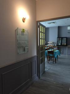 Hotels Logis Hotel du Midi : photos des chambres