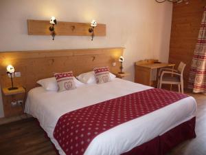 Hotels Chalet-Hotel Le Beausoleil, The Originals Relais : photos des chambres