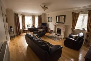 Teach Bhalor - Mín Lárach