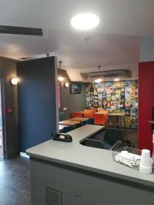 Hotels hotelF1 Avignon Centre Courtine gare TGV : photos des chambres