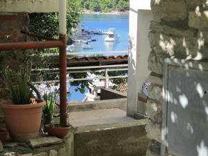 Apartments by the sea Stomorska, Solta - 14960