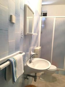 Apartments by the sea Kustici, Pag - 11757