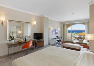 Deluxe Junior Suite with Private Pool (2-4 Persons)