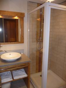 Hotels Chalet-Hotel Le Beausoleil, The Originals Relais (Hotel-Chalet de Tradition) : Chambre Double ou Lits Jumeaux