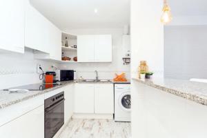 Lets Holidays 1 minute to the beach