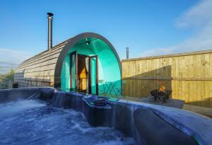 Deluxe Glamping Pod with Hot Tub