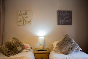 Twin Room with Ensuite Bathroom room in Beudy Bach