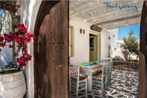 Thalassitra Private Pool Suites & Spa Milos Greece