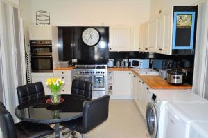Holiday Home room in Queens View