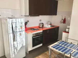 Departamento completo 35 mts2 - 1 hab y 1 futón - Centro Tomé - 3 personas max - Edificio Don Francisco - Juan Chico