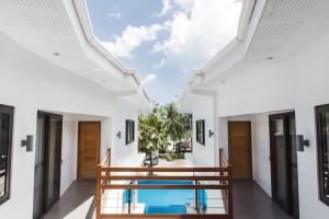 The Whitehouse by the Sea