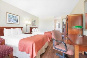 Executive Double Suite room in Baymont by Wyndham Paris