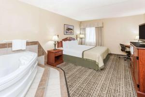 King Studio Suite, Non-Smoking room in Baymont by Wyndham Elkhart