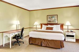King Room - Pet Friendly/Non-Smoking room in Baymont by Wyndham Provo River